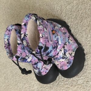 Toddler Bogs Winter Boots - Size 8